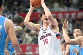 内马尔巅峰对决，Faker与60激战加拿大队分钟，出色防守胜负难料！的简单介绍